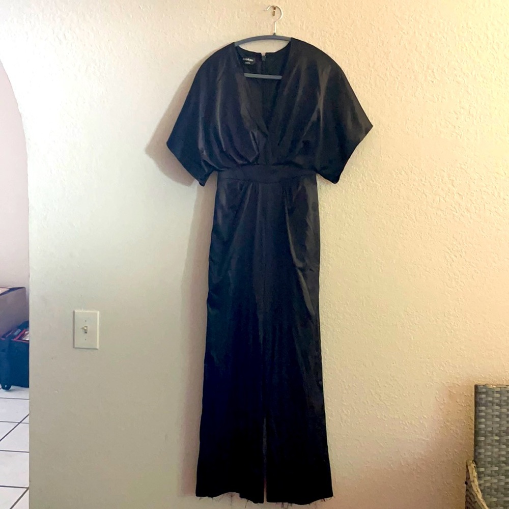 Beautiful jumpsuit wide legs!